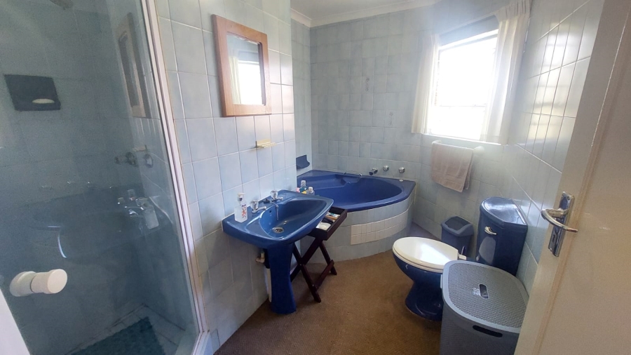 6 Bedroom Property for Sale in Rant En Dal Gauteng