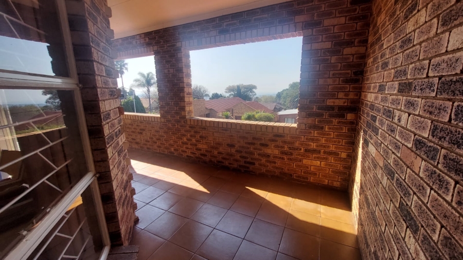 6 Bedroom Property for Sale in Rant En Dal Gauteng