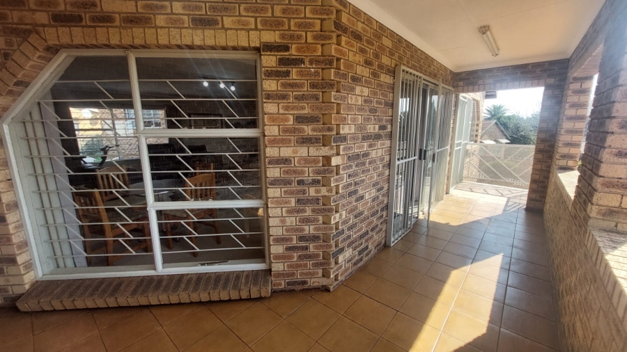 6 Bedroom Property for Sale in Rant En Dal Gauteng