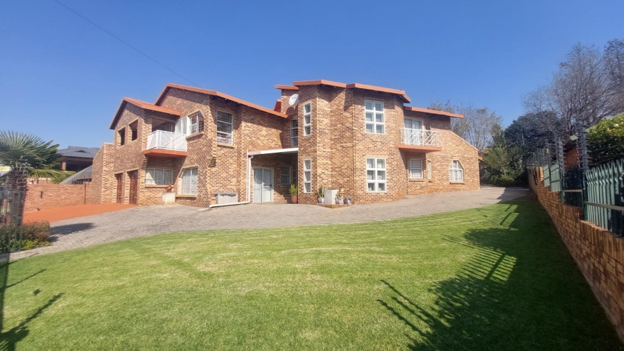 6 Bedroom Property for Sale in Rant En Dal Gauteng