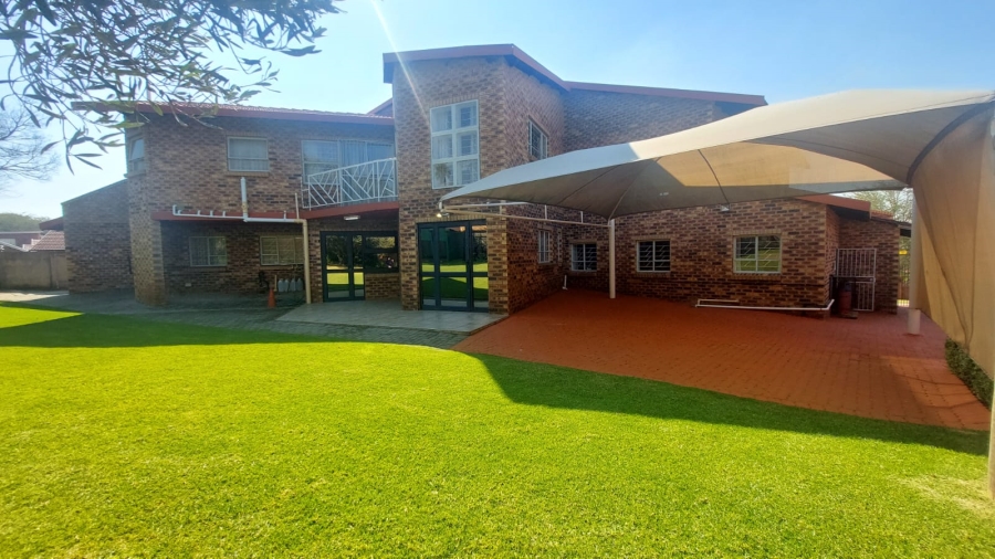 6 Bedroom Property for Sale in Rant En Dal Gauteng
