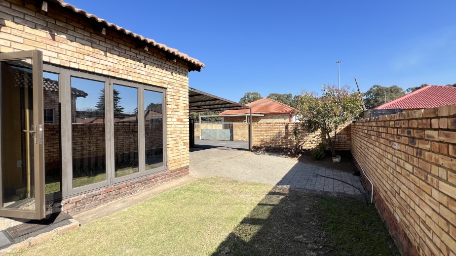 2 Bedroom Property for Sale in Robinpark Gauteng