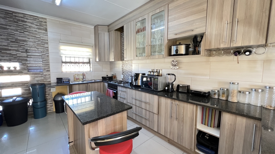 2 Bedroom Property for Sale in Robinpark Gauteng