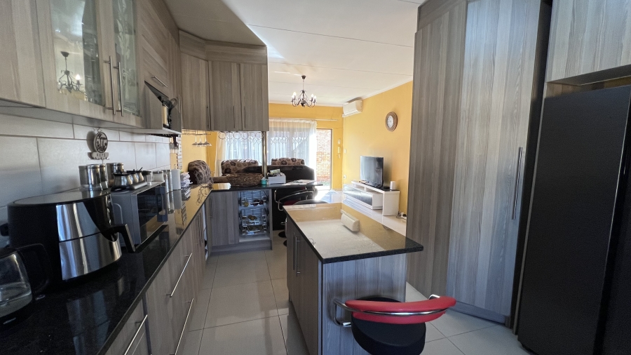 2 Bedroom Property for Sale in Robinpark Gauteng