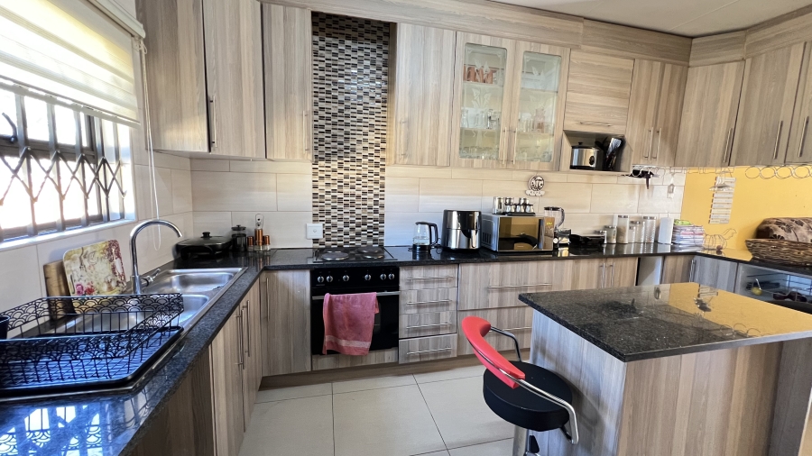 2 Bedroom Property for Sale in Robinpark Gauteng