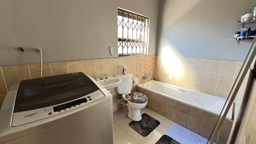 2 Bedroom Property for Sale in Robinpark Gauteng
