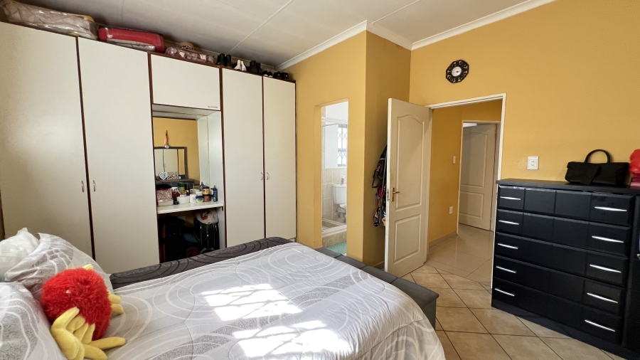 2 Bedroom Property for Sale in Robinpark Gauteng
