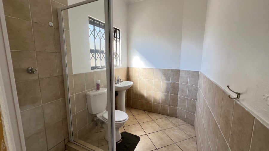 2 Bedroom Property for Sale in Robinpark Gauteng