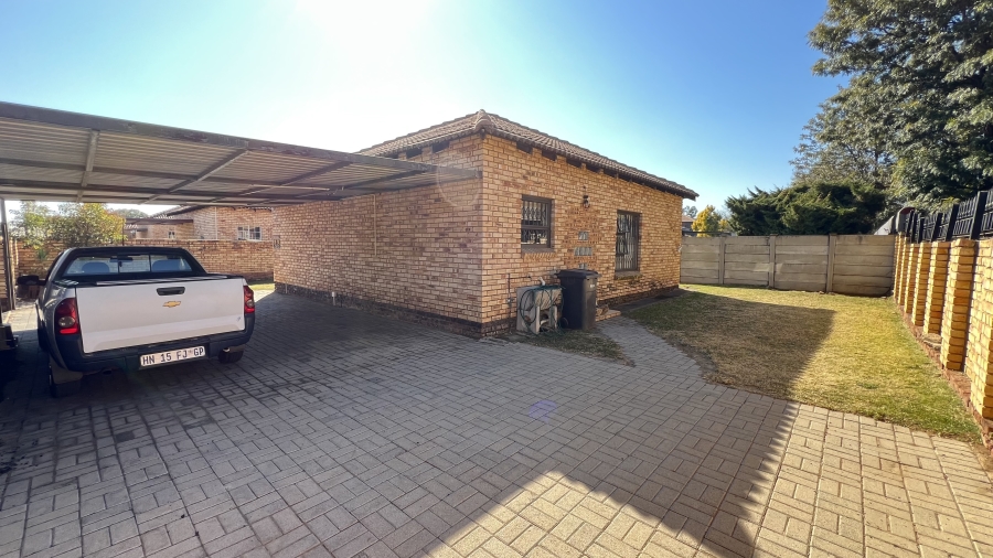 2 Bedroom Property for Sale in Robinpark Gauteng