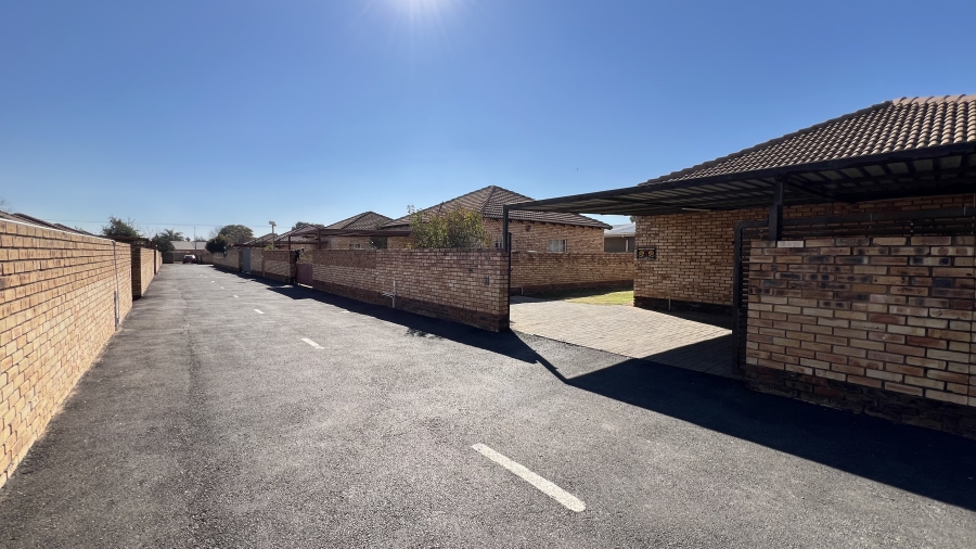 2 Bedroom Property for Sale in Robinpark Gauteng
