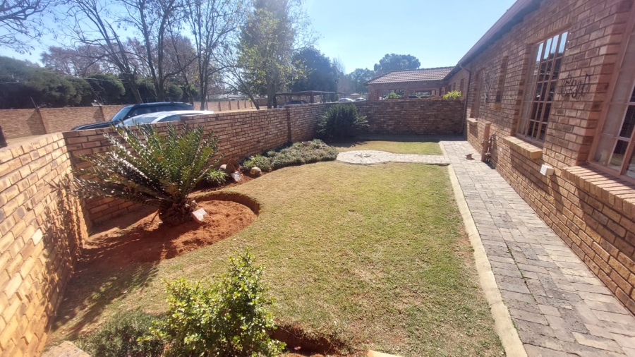 2 Bedroom Property for Sale in Robinpark Gauteng