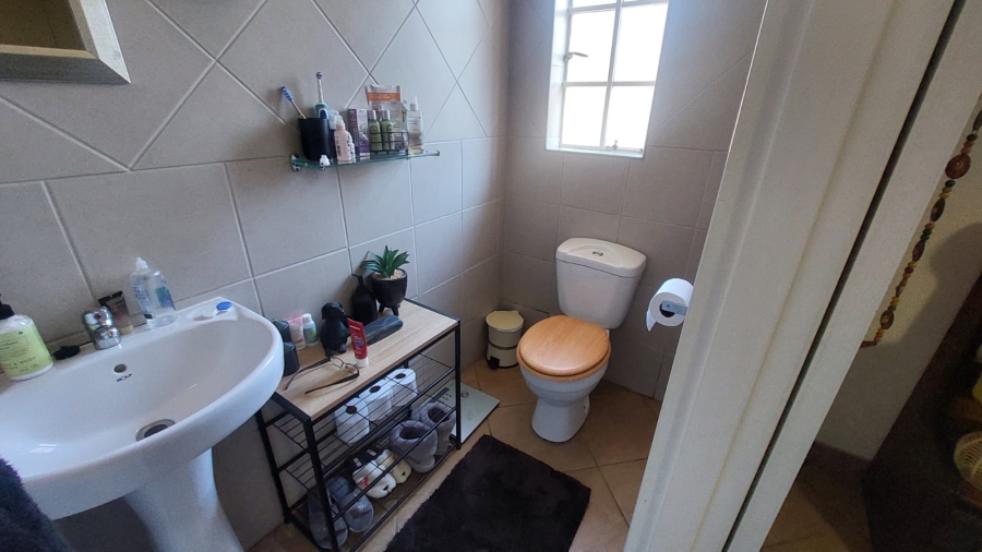 2 Bedroom Property for Sale in Robinpark Gauteng