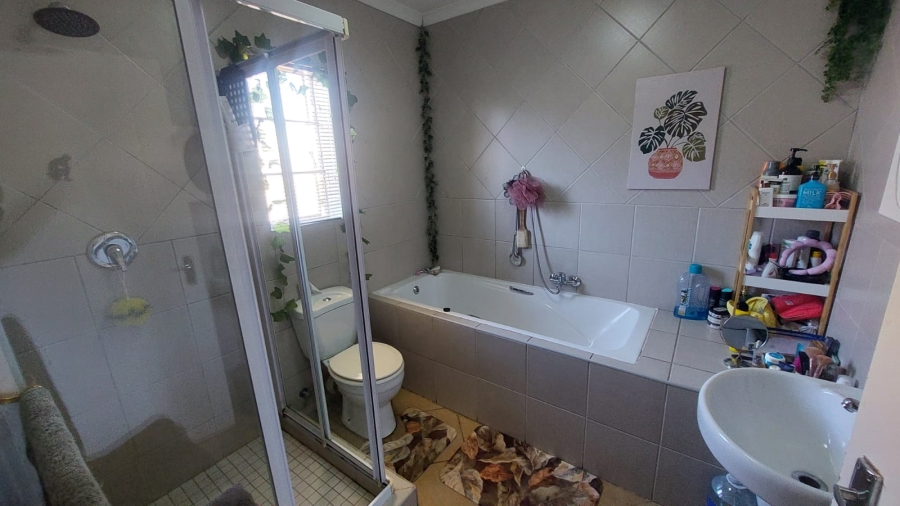 2 Bedroom Property for Sale in Robinpark Gauteng