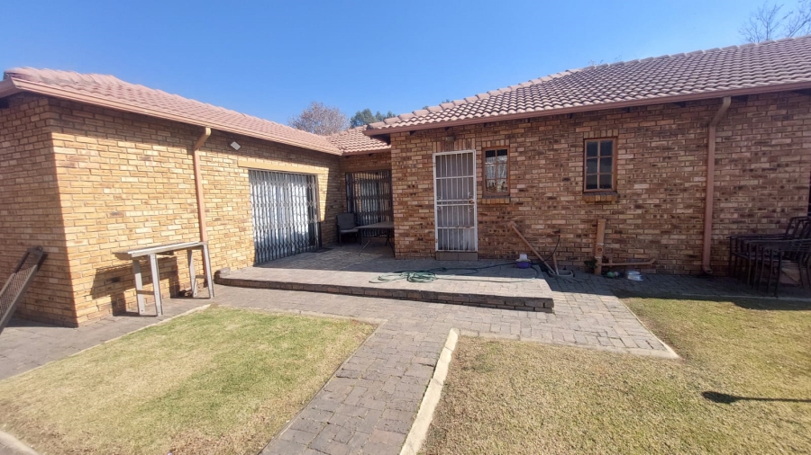 2 Bedroom Property for Sale in Robinpark Gauteng