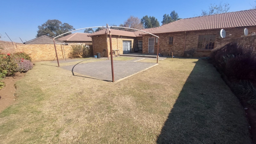 2 Bedroom Property for Sale in Robinpark Gauteng