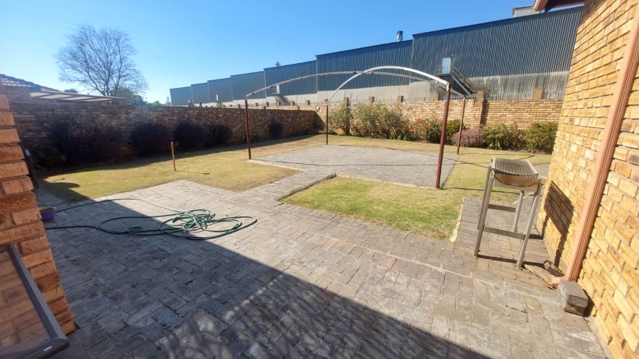 2 Bedroom Property for Sale in Robinpark Gauteng
