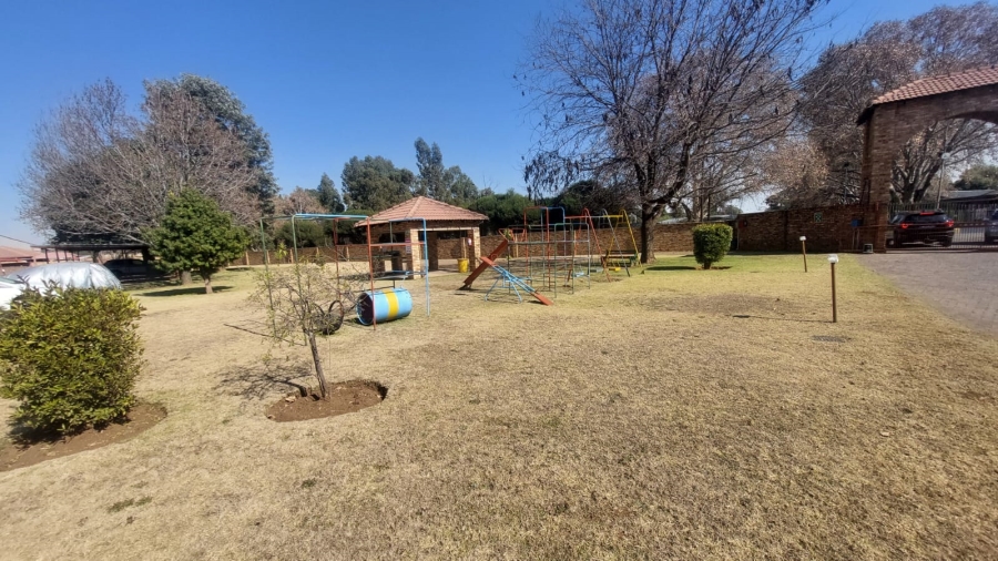 2 Bedroom Property for Sale in Robinpark Gauteng