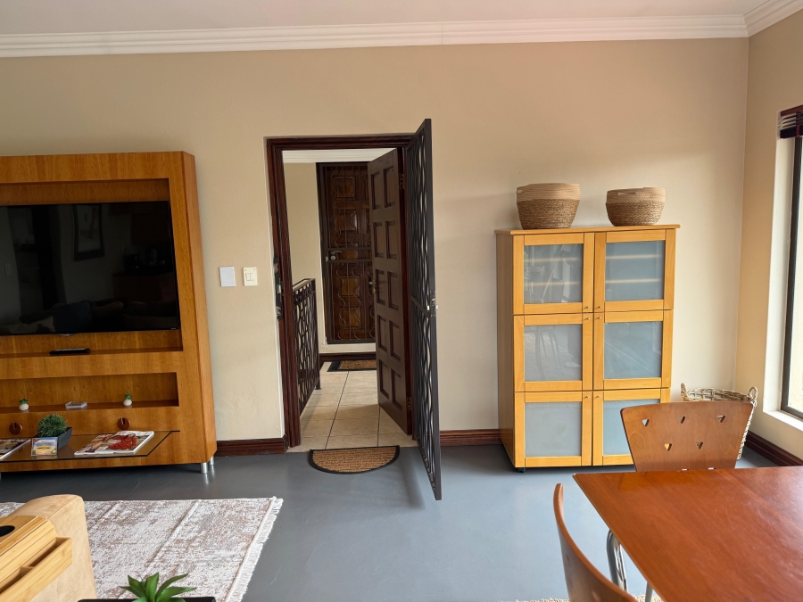 To Let 1 Bedroom Property for Rent in Linden Gauteng