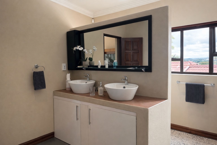 To Let 1 Bedroom Property for Rent in Linden Gauteng