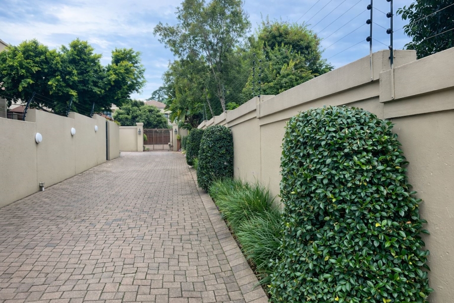 To Let 1 Bedroom Property for Rent in Linden Gauteng