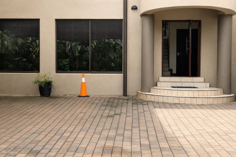 To Let 1 Bedroom Property for Rent in Linden Gauteng