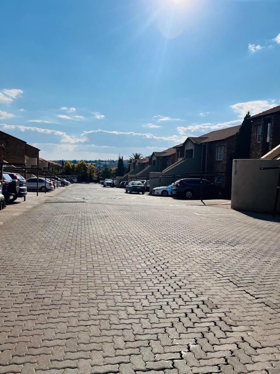 2 Bedroom Property for Sale in Vorna Valley Gauteng