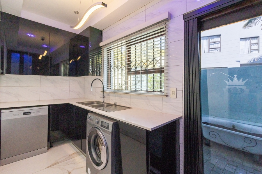To Let 4 Bedroom Property for Rent in Bryanston Gauteng