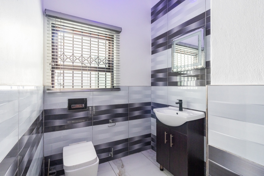 To Let 4 Bedroom Property for Rent in Bryanston Gauteng