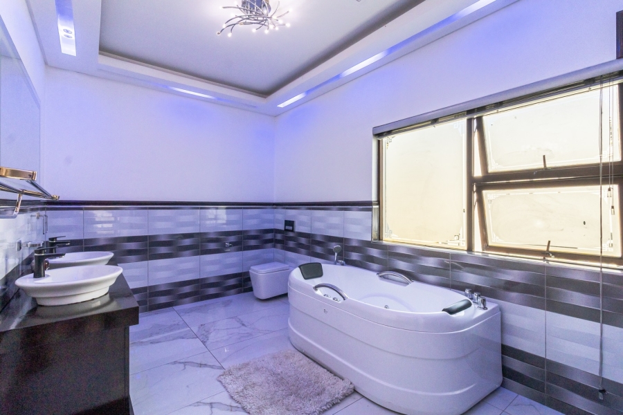 To Let 4 Bedroom Property for Rent in Bryanston Gauteng