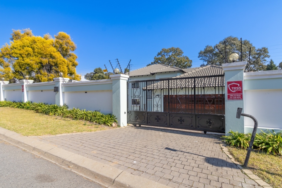 To Let 4 Bedroom Property for Rent in Bryanston Gauteng