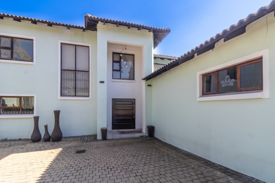 To Let 4 Bedroom Property for Rent in Bryanston Gauteng