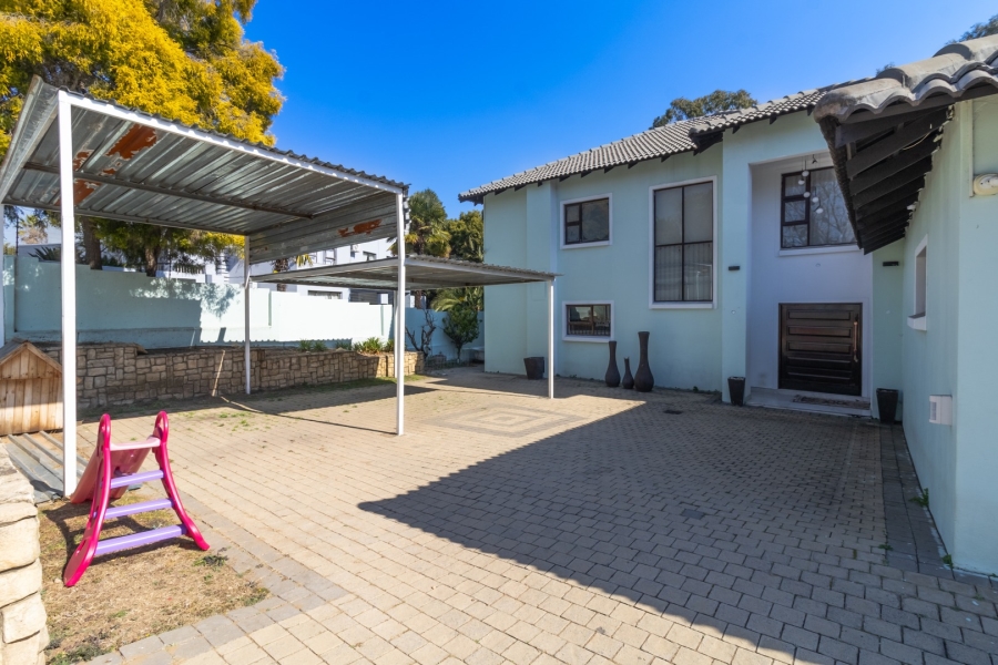 To Let 4 Bedroom Property for Rent in Bryanston Gauteng