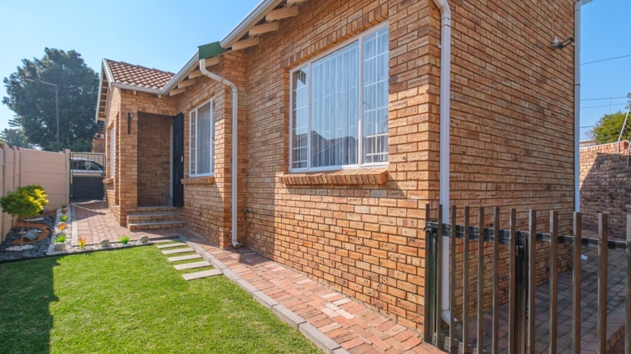 2 Bedroom Property for Sale in Radiokop Gauteng