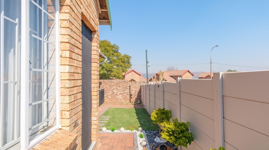 2 Bedroom Property for Sale in Radiokop Gauteng