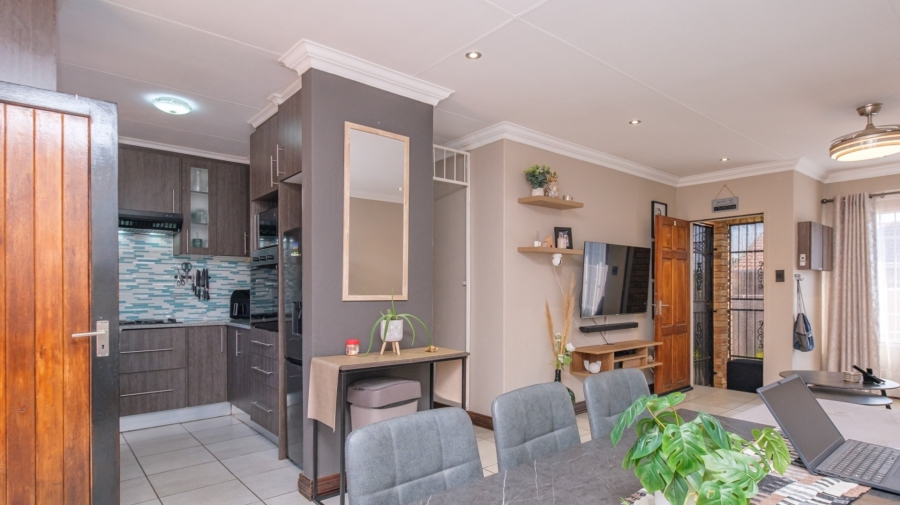 2 Bedroom Property for Sale in Radiokop Gauteng