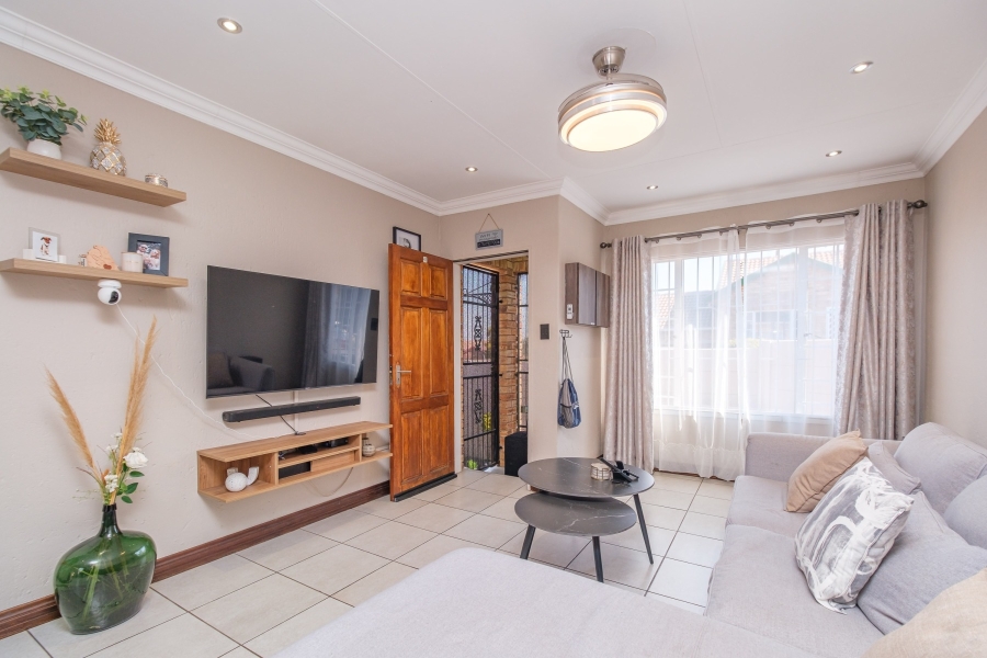 2 Bedroom Property for Sale in Radiokop Gauteng