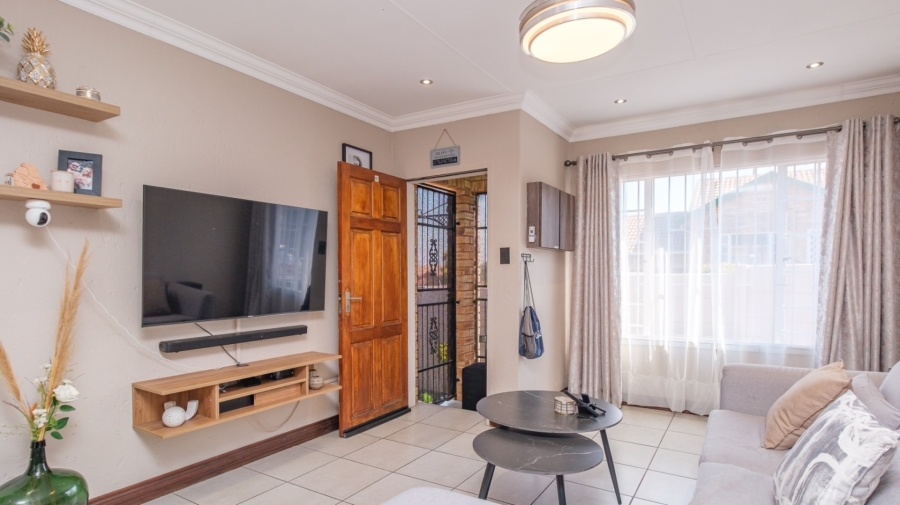 2 Bedroom Property for Sale in Radiokop Gauteng