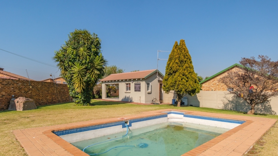 2 Bedroom Property for Sale in Radiokop Gauteng