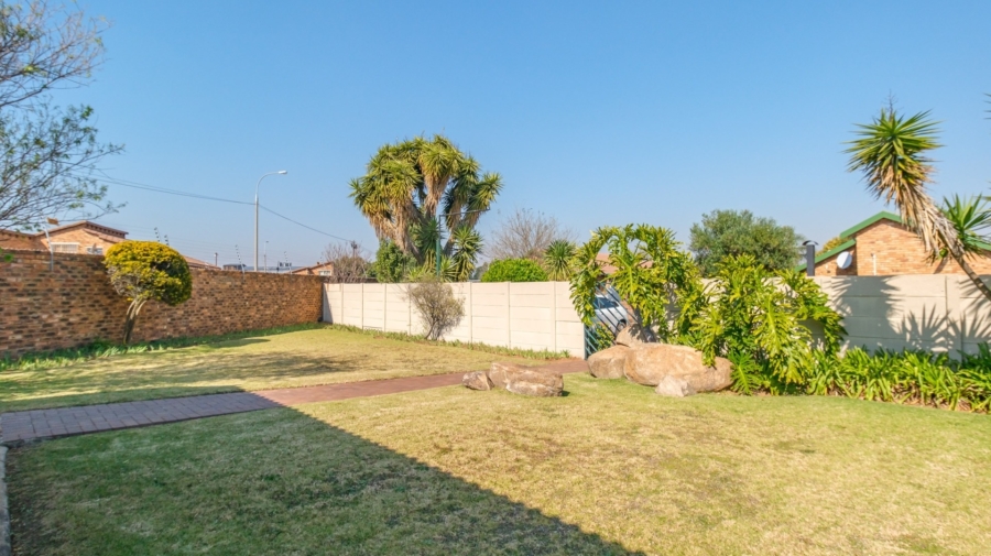 2 Bedroom Property for Sale in Radiokop Gauteng