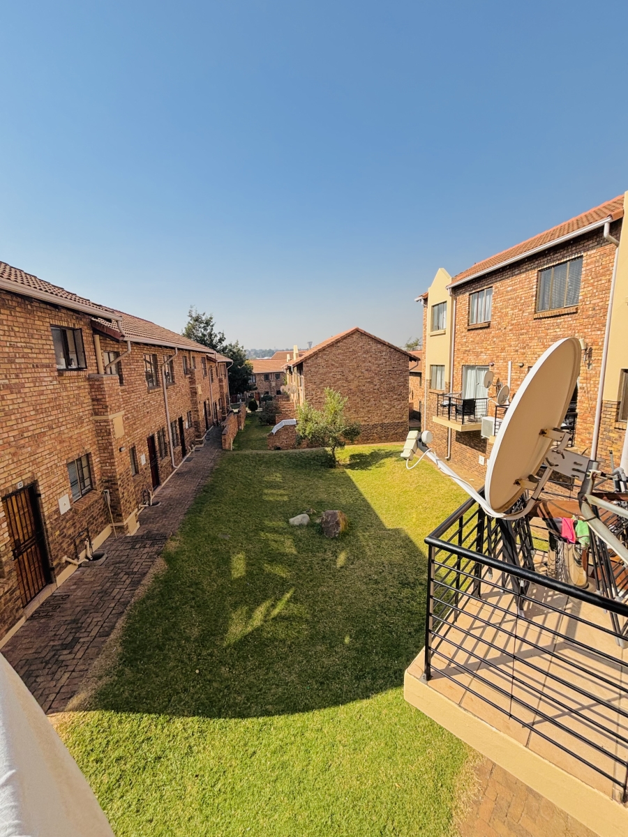 2 Bedroom Property for Sale in Halfway Gardens Gauteng