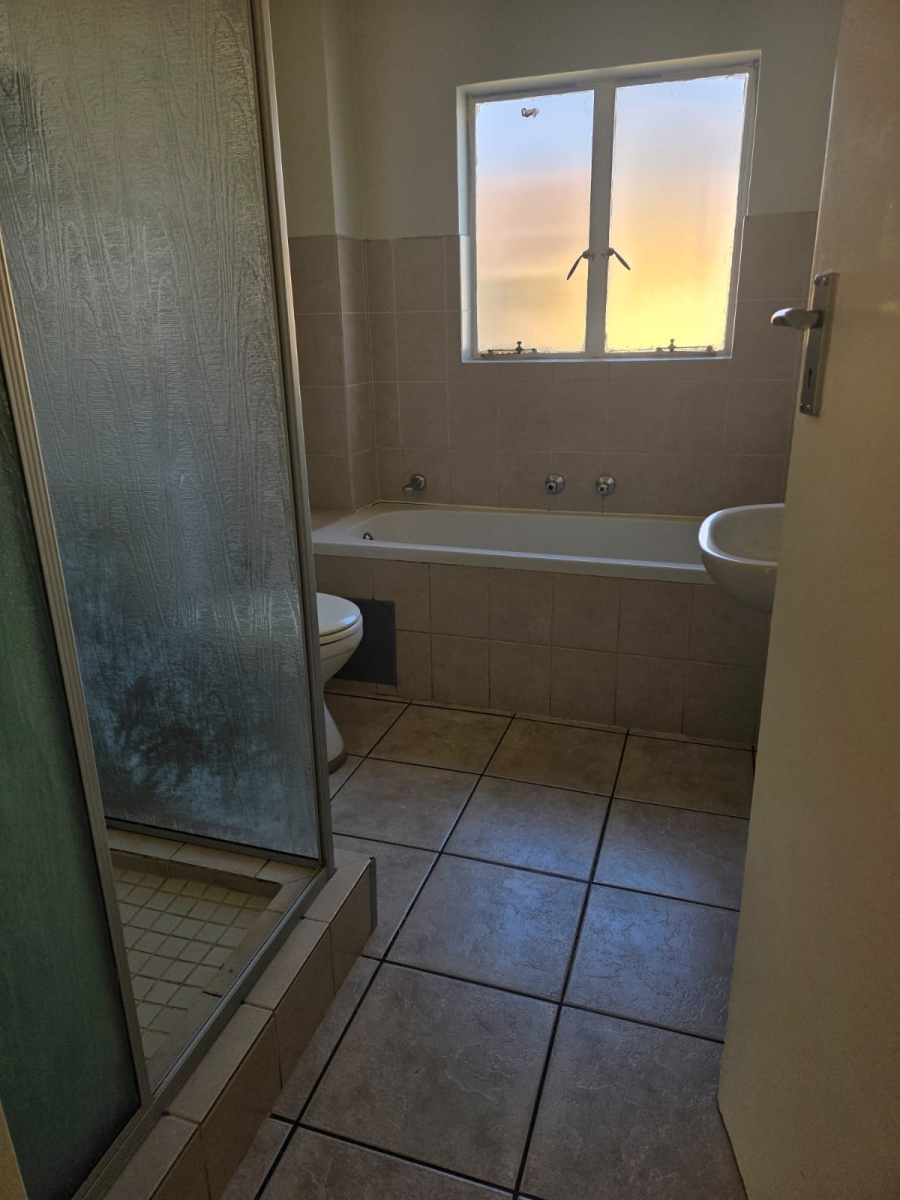 2 Bedroom Property for Sale in North Riding Gauteng