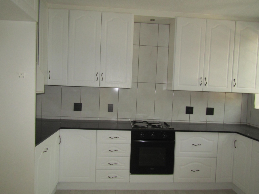 To Let 3 Bedroom Property for Rent in Mondeor Gauteng