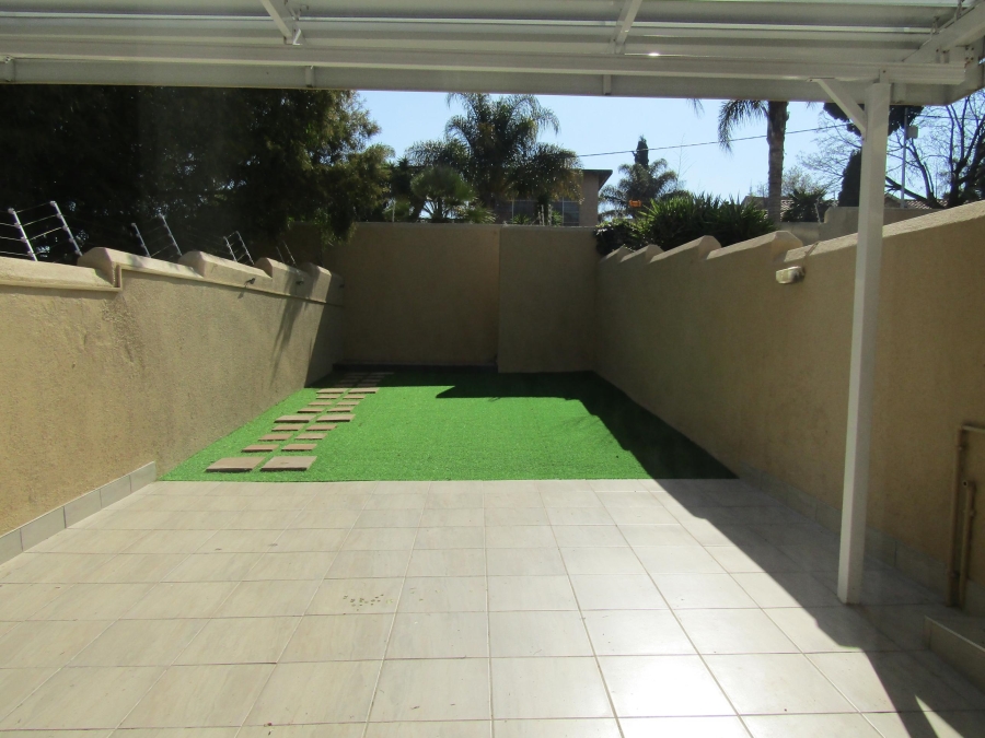 To Let 3 Bedroom Property for Rent in Mondeor Gauteng