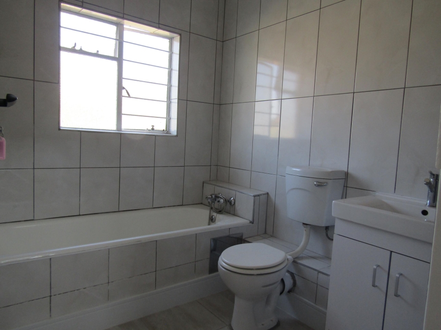 To Let 3 Bedroom Property for Rent in Mondeor Gauteng