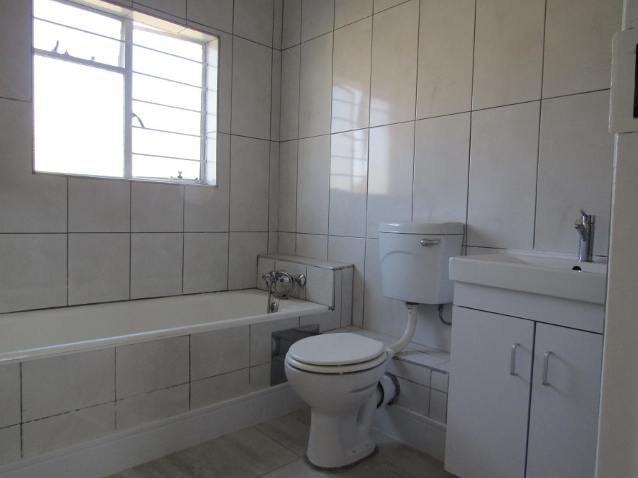 To Let 3 Bedroom Property for Rent in Mondeor Gauteng