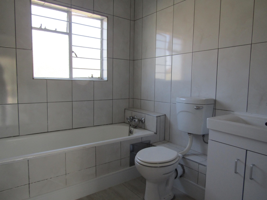 To Let 3 Bedroom Property for Rent in Mondeor Gauteng