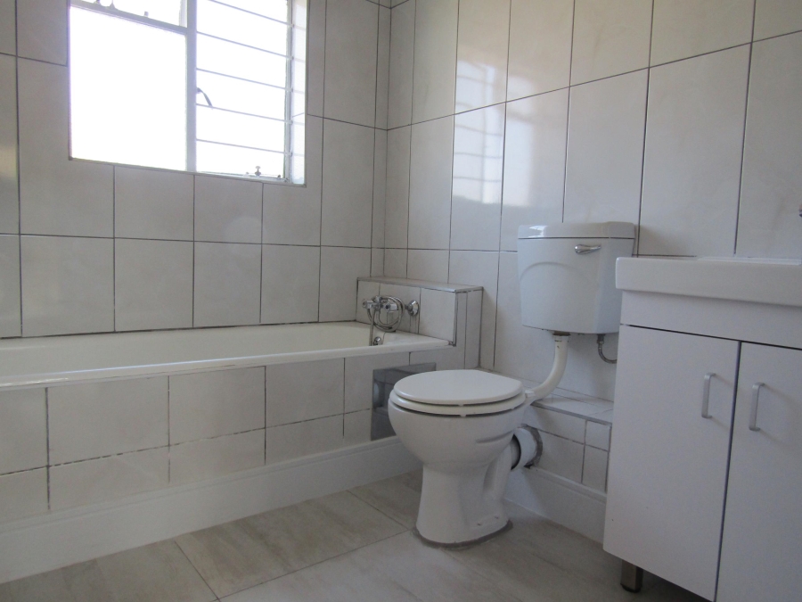 To Let 3 Bedroom Property for Rent in Mondeor Gauteng