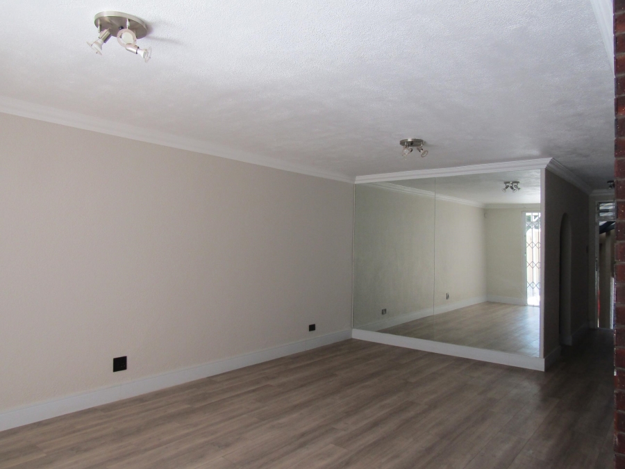 To Let 3 Bedroom Property for Rent in Mondeor Gauteng