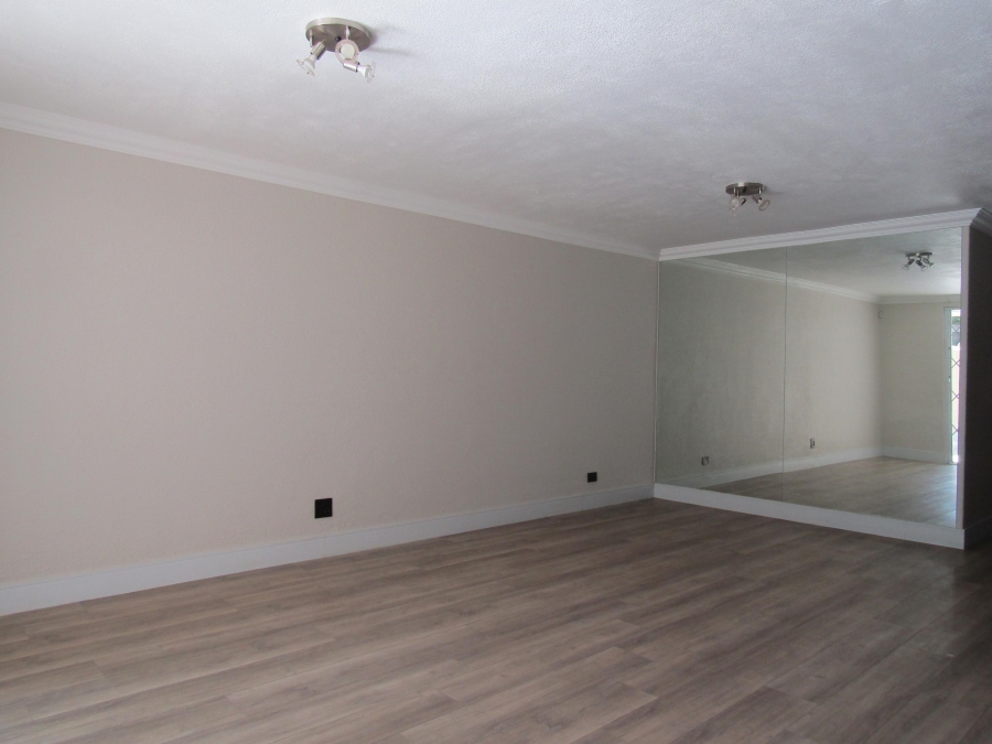 To Let 3 Bedroom Property for Rent in Mondeor Gauteng