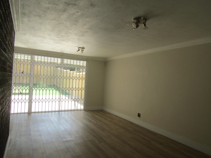 To Let 3 Bedroom Property for Rent in Mondeor Gauteng